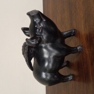 🫟  A&B Flying Pig Decor